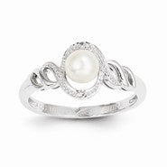 10k White Gold Pearl Diamond Ring