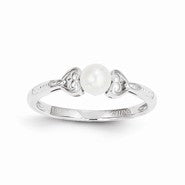 10k White Gold Pearl Diamond Ring