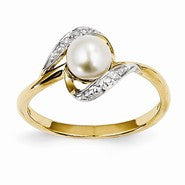 14k Yellow Gold Diamond and Freshwater Cultured Pearl Ring