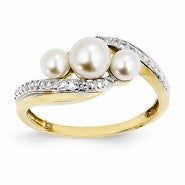 14k Yellow Gold Diamond and Freshwater Cultured Pearl Ring